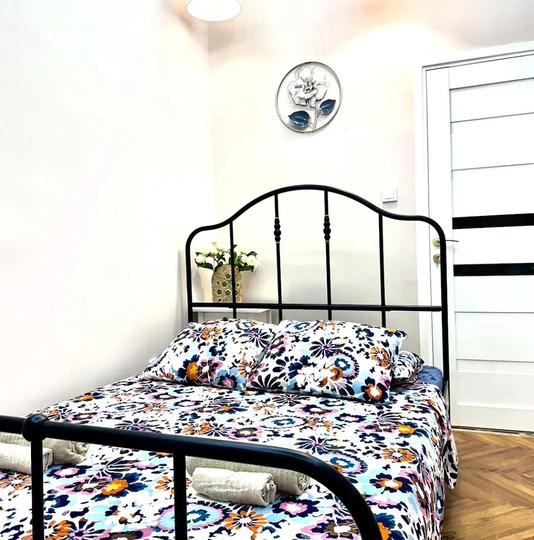 V1 Central Riverfront Apartment 2 Bdrm بودابست